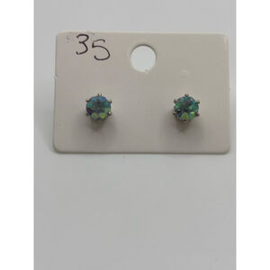 ✨5/$25✨Iridescent Stud Earrings NWOT